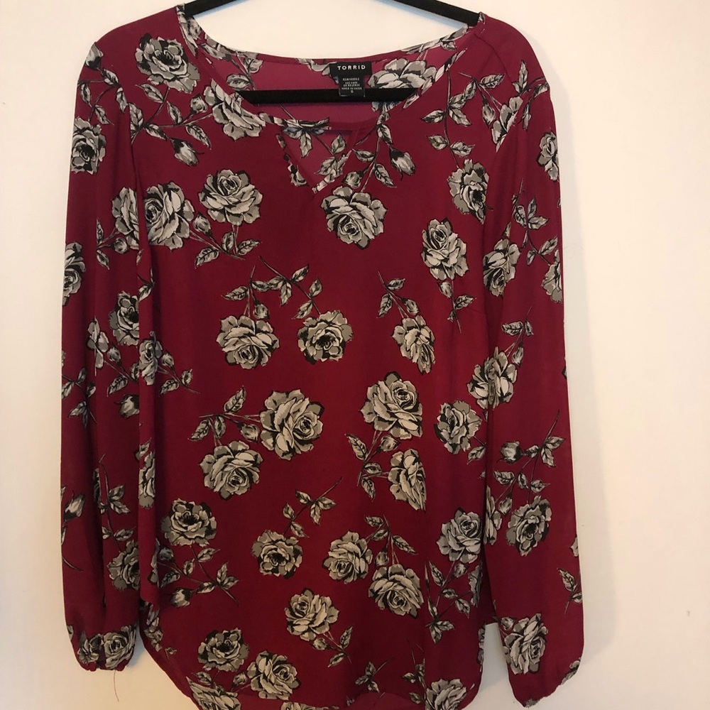 Torrid Wine Floral patterned tunic blouse in size 0.